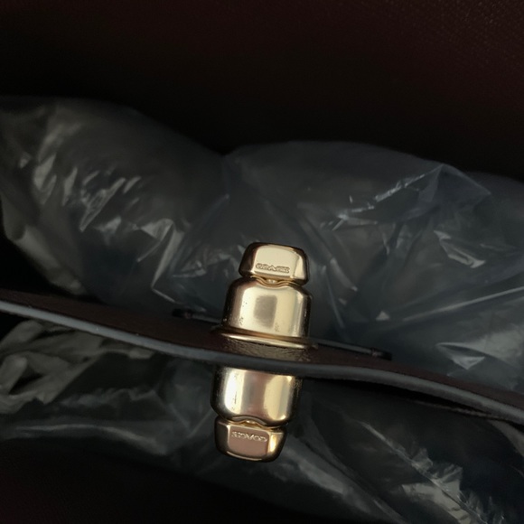 Coach Charlie Bucket - Picture 9 of 10